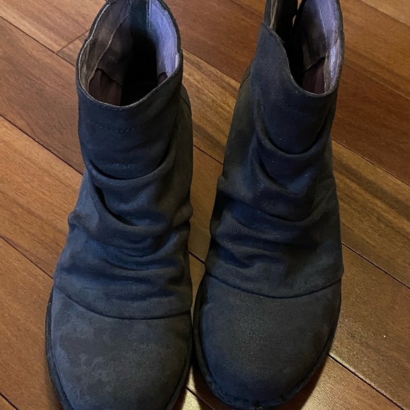 Metallic Dansko zip up ankle booties - Picture 4 of 6